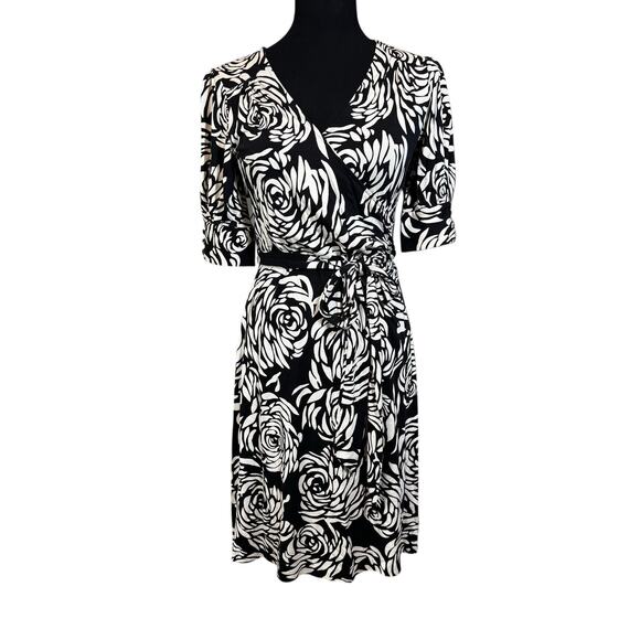 Banana Republic Silk Blend Wrap Dress Size SMALL Black Cream Floral V Neck - Picture 1 of 10